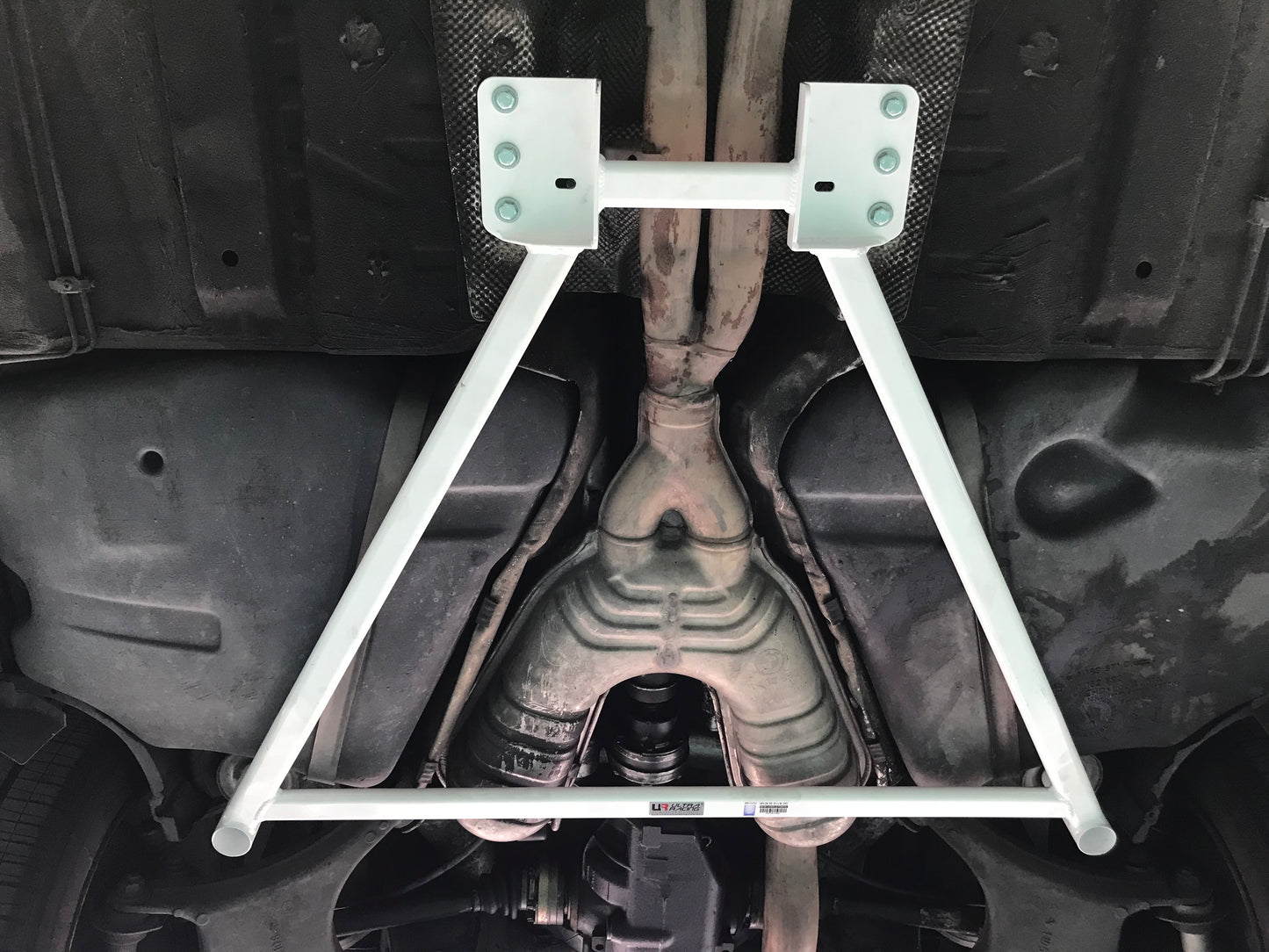 Ultra Racing Rear Lower Brace for BMW E39 (M5) 4.9 V8 2WD MT 1998-2003