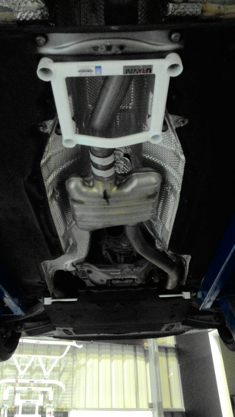 Ultra Racing Mid Lower Brace for AUDI S6 C7 (TYP 4G) 3.0T FSI 4WD 2012-2018